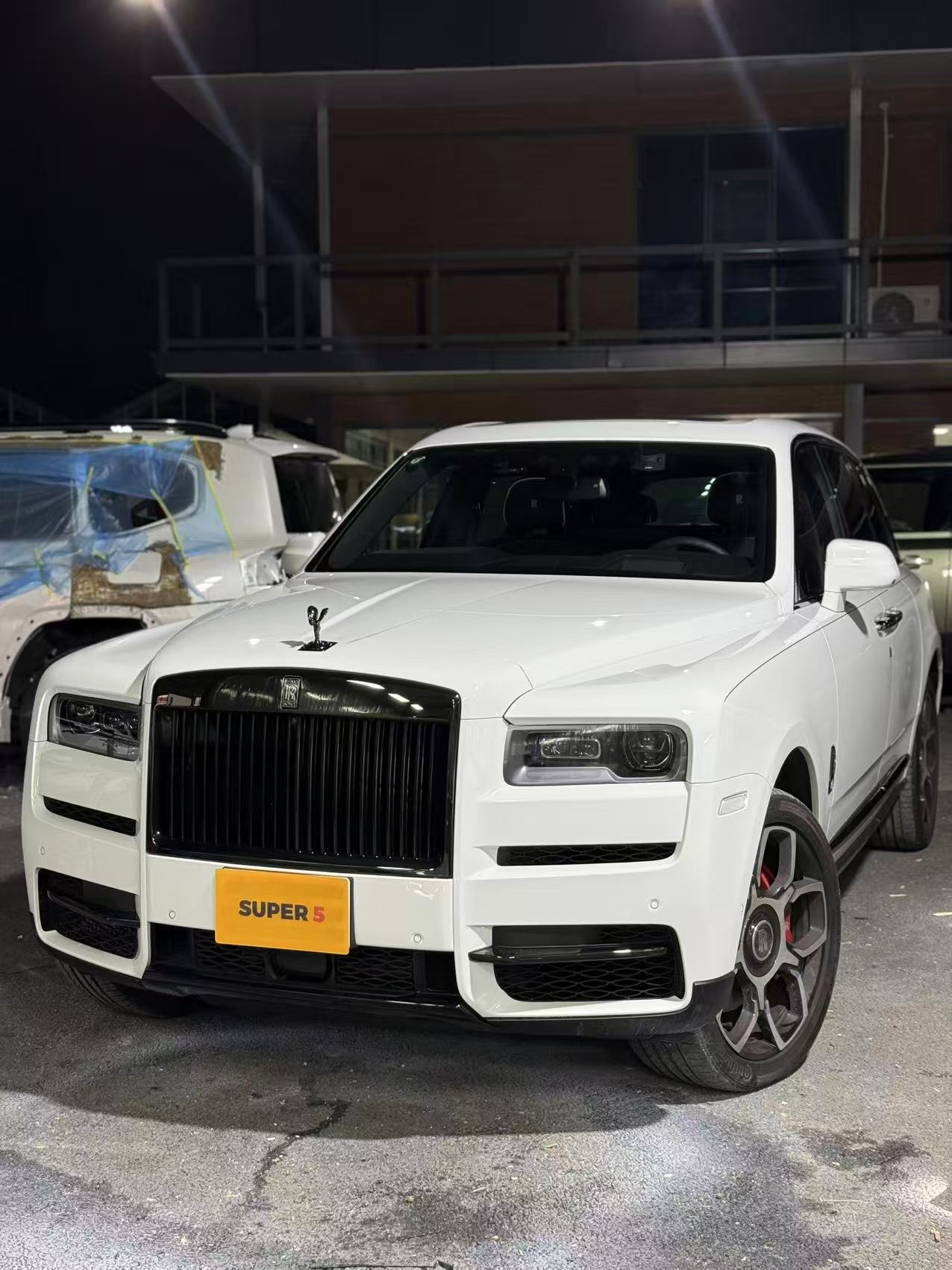 ロイス ゴースト Black Badge フェンダー塗装修復