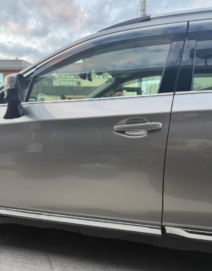 スバル・アウトバック左フロントドア板金塗装修理後の状態