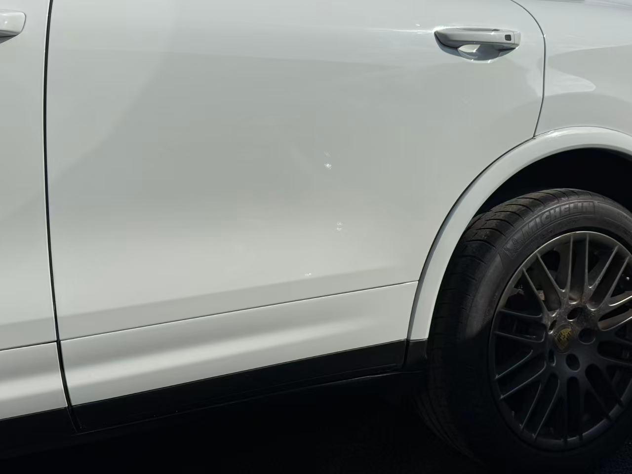 ポルシェ・カイエン板金塗装修理事例